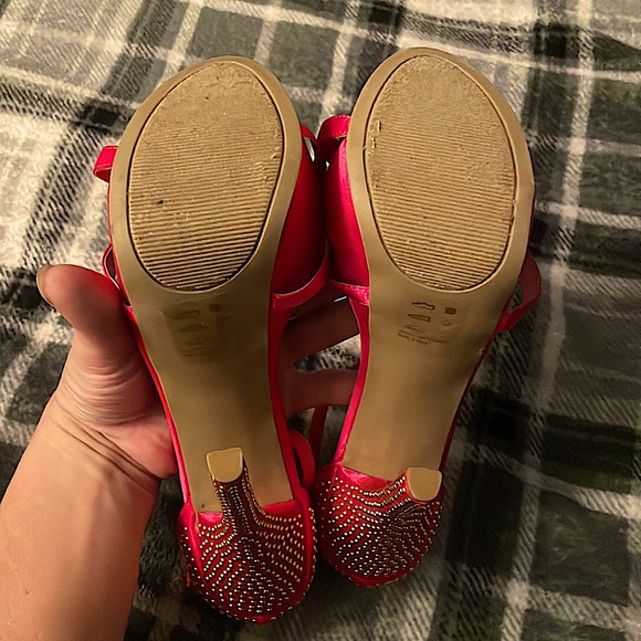 Women Pink bedazzled high heels - Picture 6 of 6